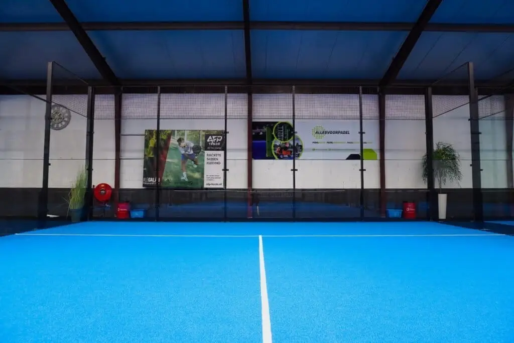 Indoor padelbanen bij Flevopadel