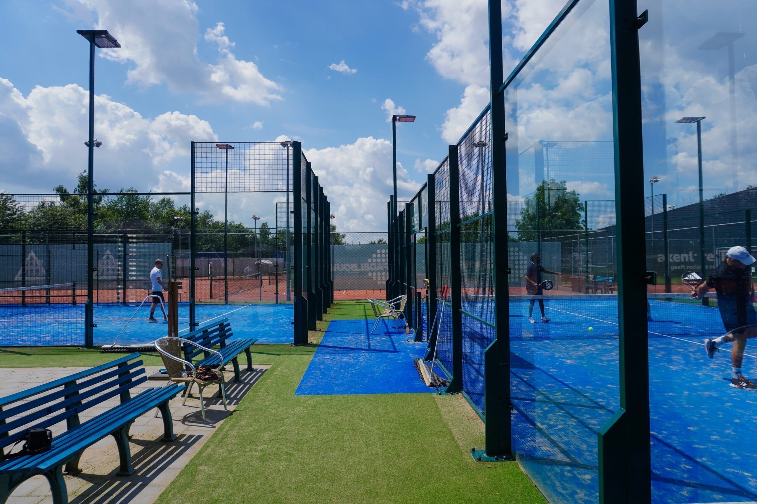 Outdoor padelbanen bij een padelclub uit Bennekom