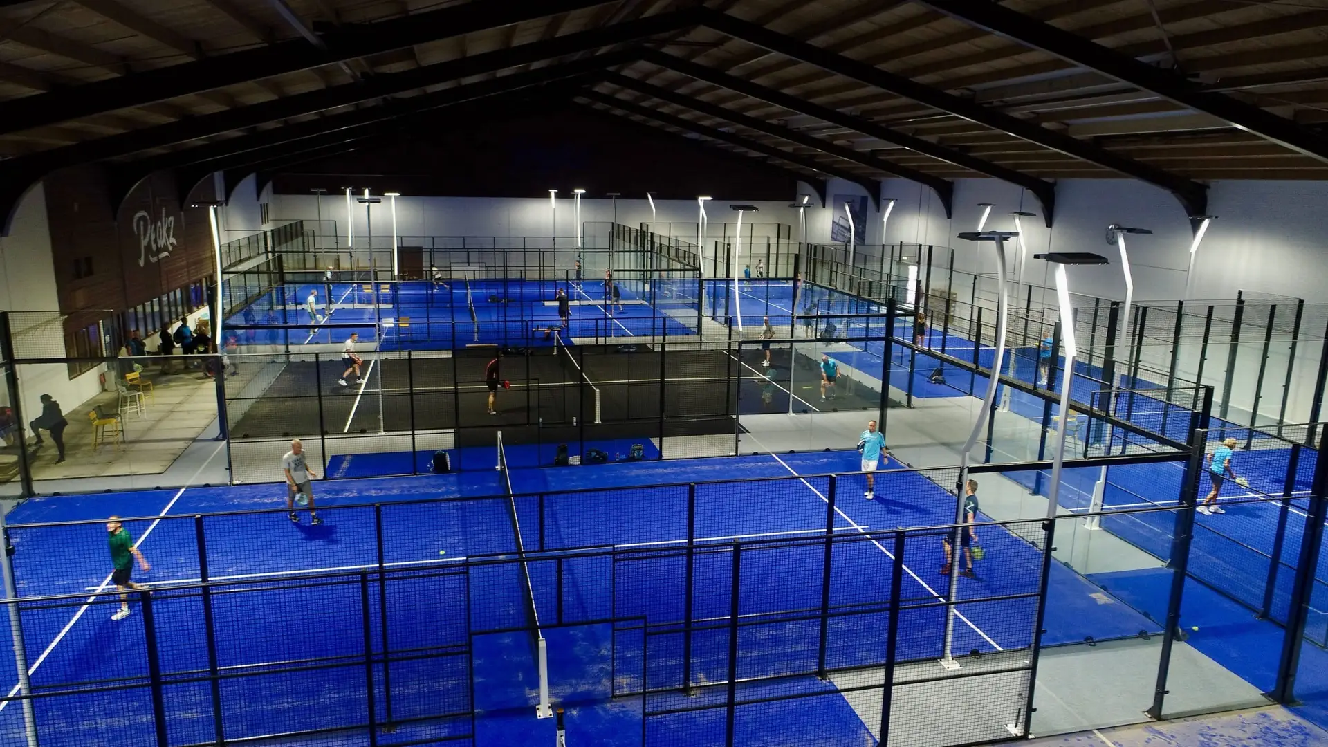 Padelbanen van Peakz Padel Heemskerk in Heemskerk, aangelegd door Allesvoorpadel