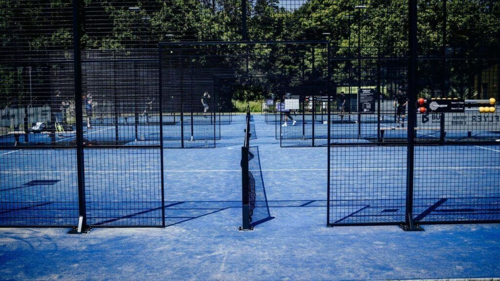 Padelbaan aanleggen bij Sunset Padel