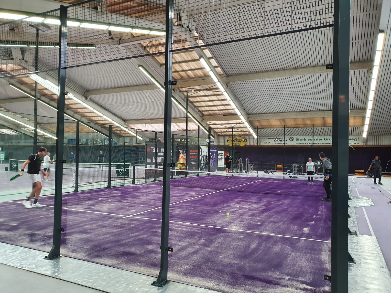1 indoor padelbaan van Padelcourt Filderstadt in Filderstadt