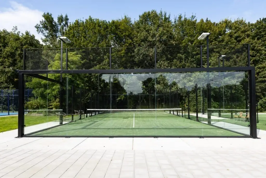 2 outdoor padelbanen van LTVL in Lelystad (foto 3)