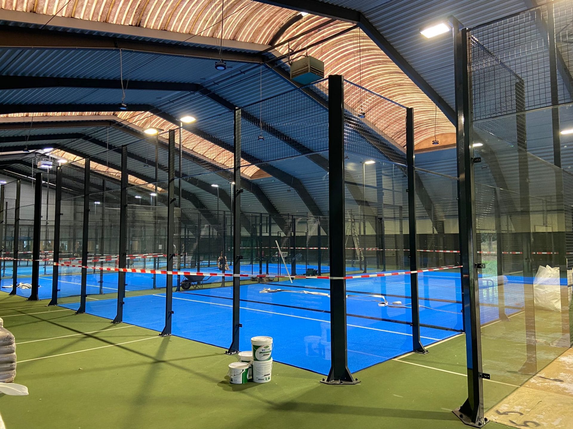 3 indoor padelbanen van Tennis- & padelvereniging Neckslag in Wijdewormer