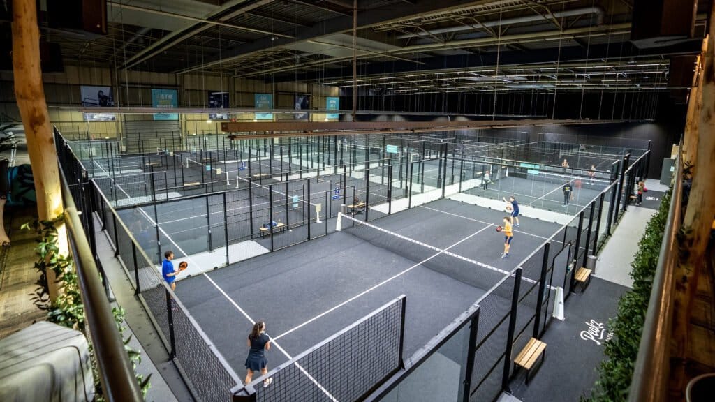 Padelbanen bij Peakz Padel Eindhoven - Noord-Brabant