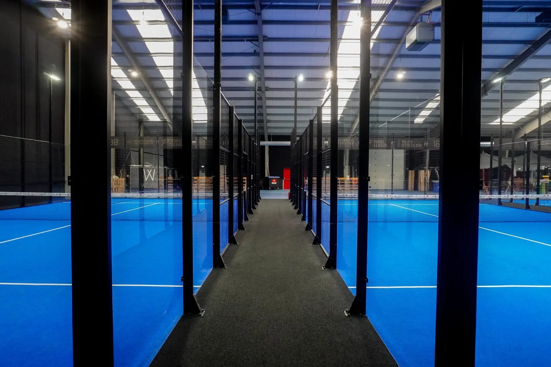 3 indoor padelbanen van Sportcentrum de Weyver in Hoogwoud