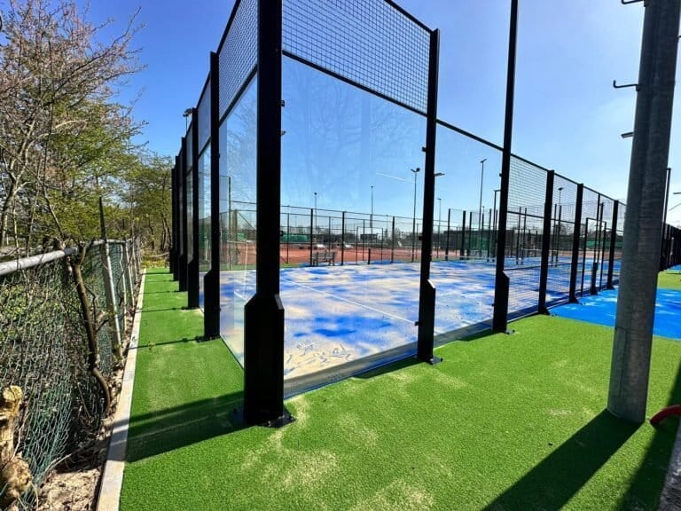 2 outdoor padelbanen van S.L.T.C. De Vliegende Bal in Sneek