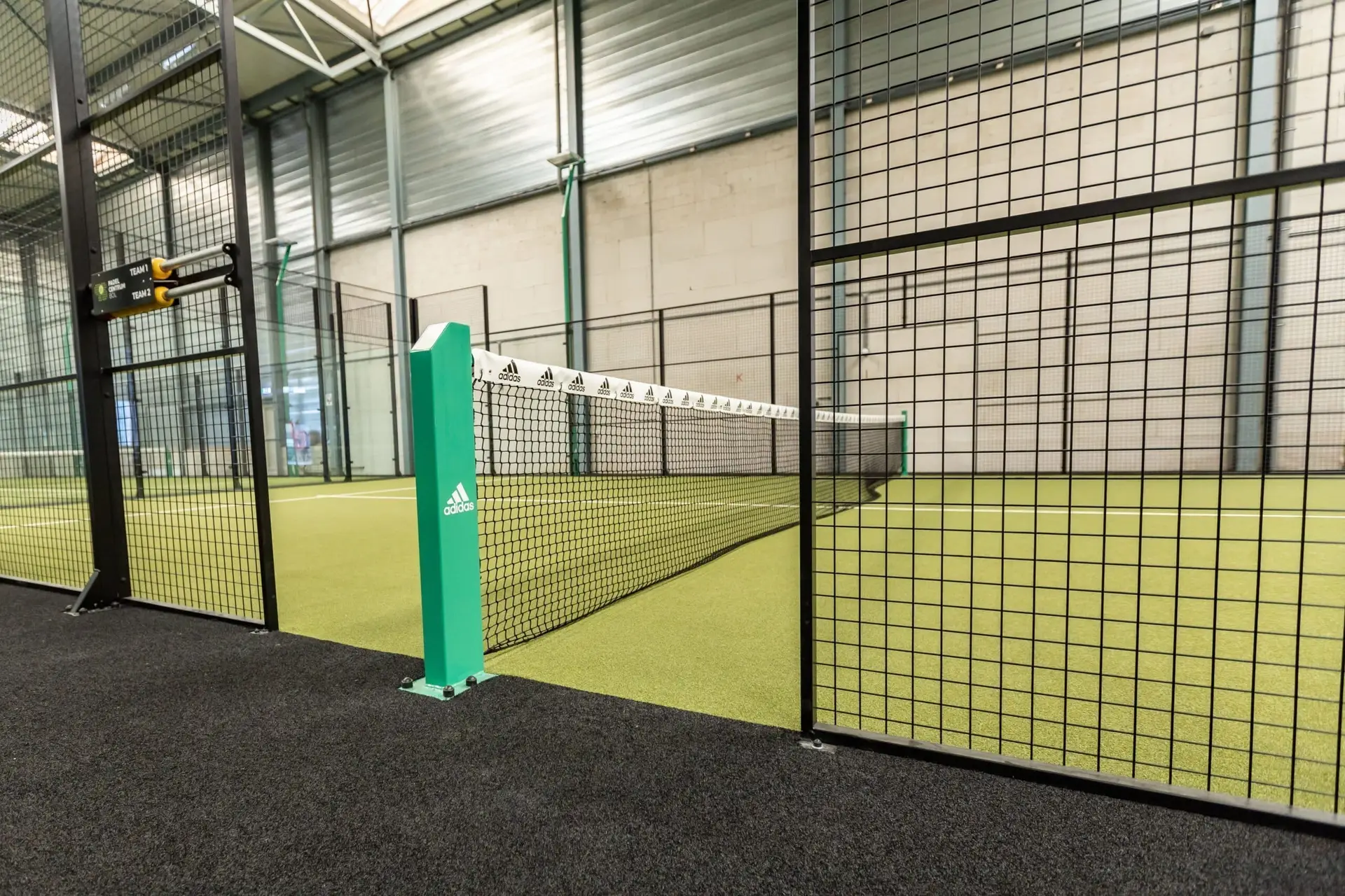 1 indoor padelbaan van Padelcentrum Bol in Edam