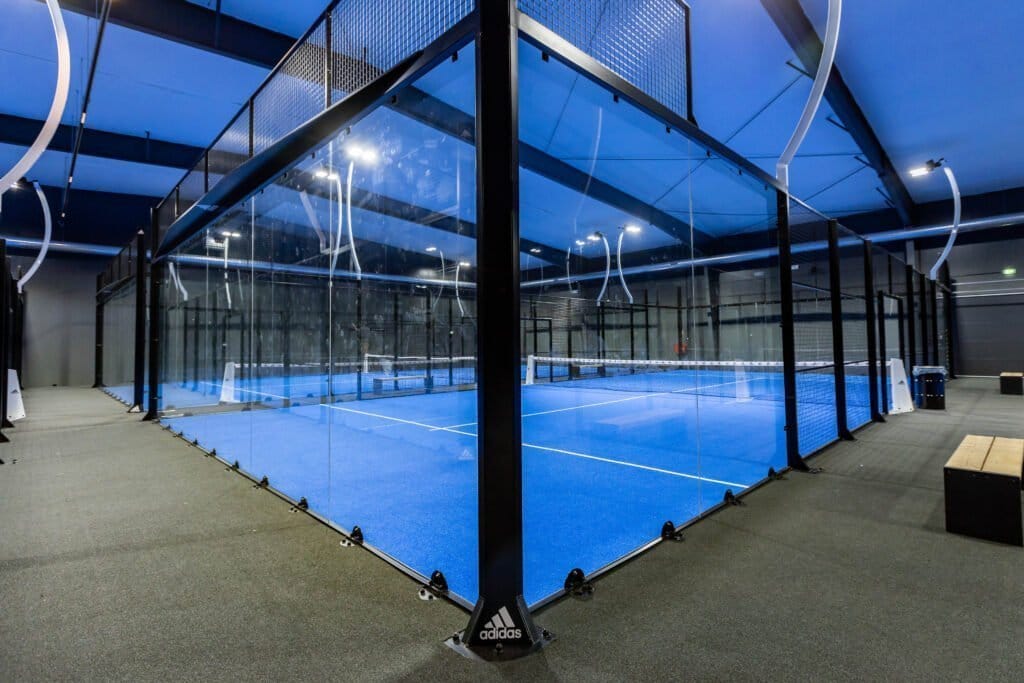 Panorama interior 1 pista de padel hall22