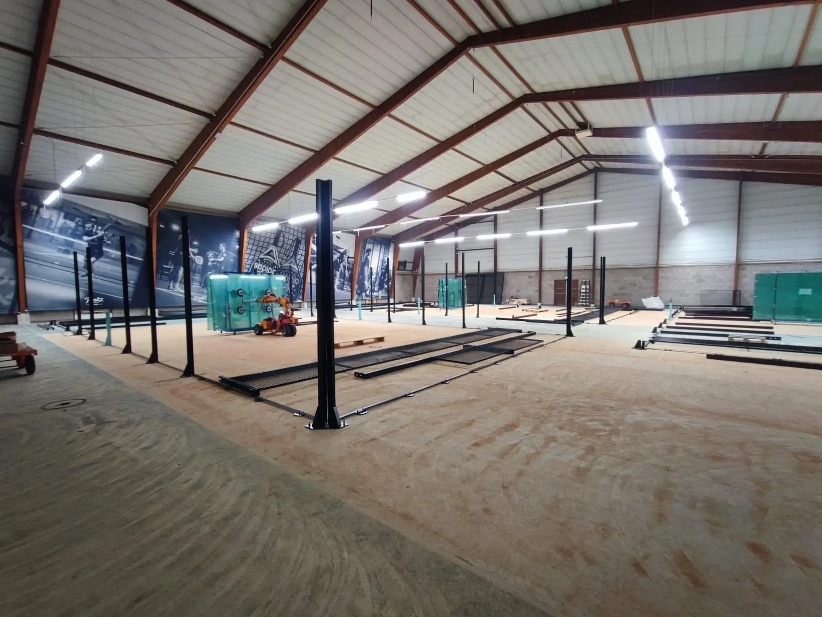 3 indoor padelbanen van Peakz Padel Apeldoorn – De Maten in Apeldoorn