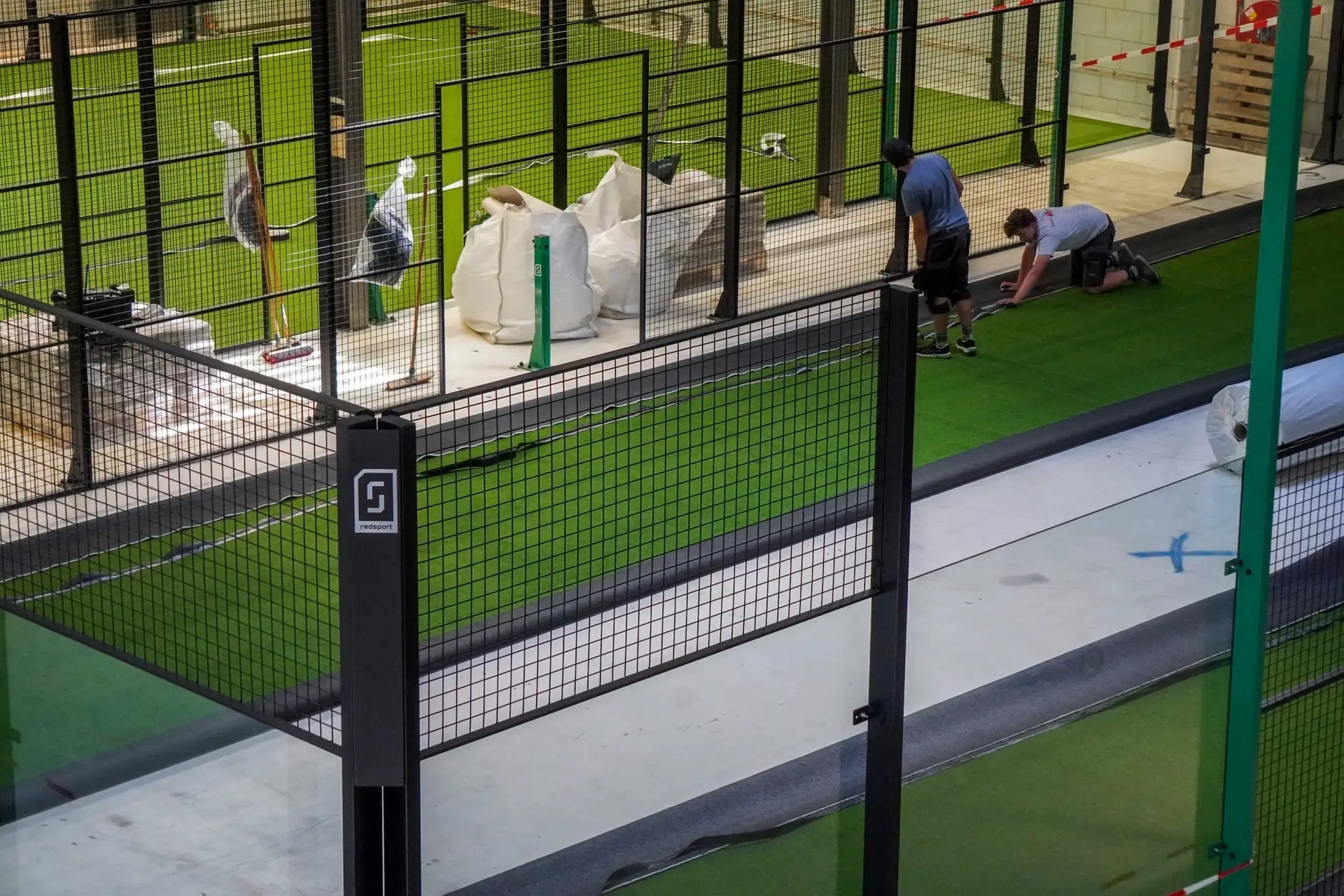 5 indoor padelbanen van Padelcentrum Bol Nijkerk in Nijkerk