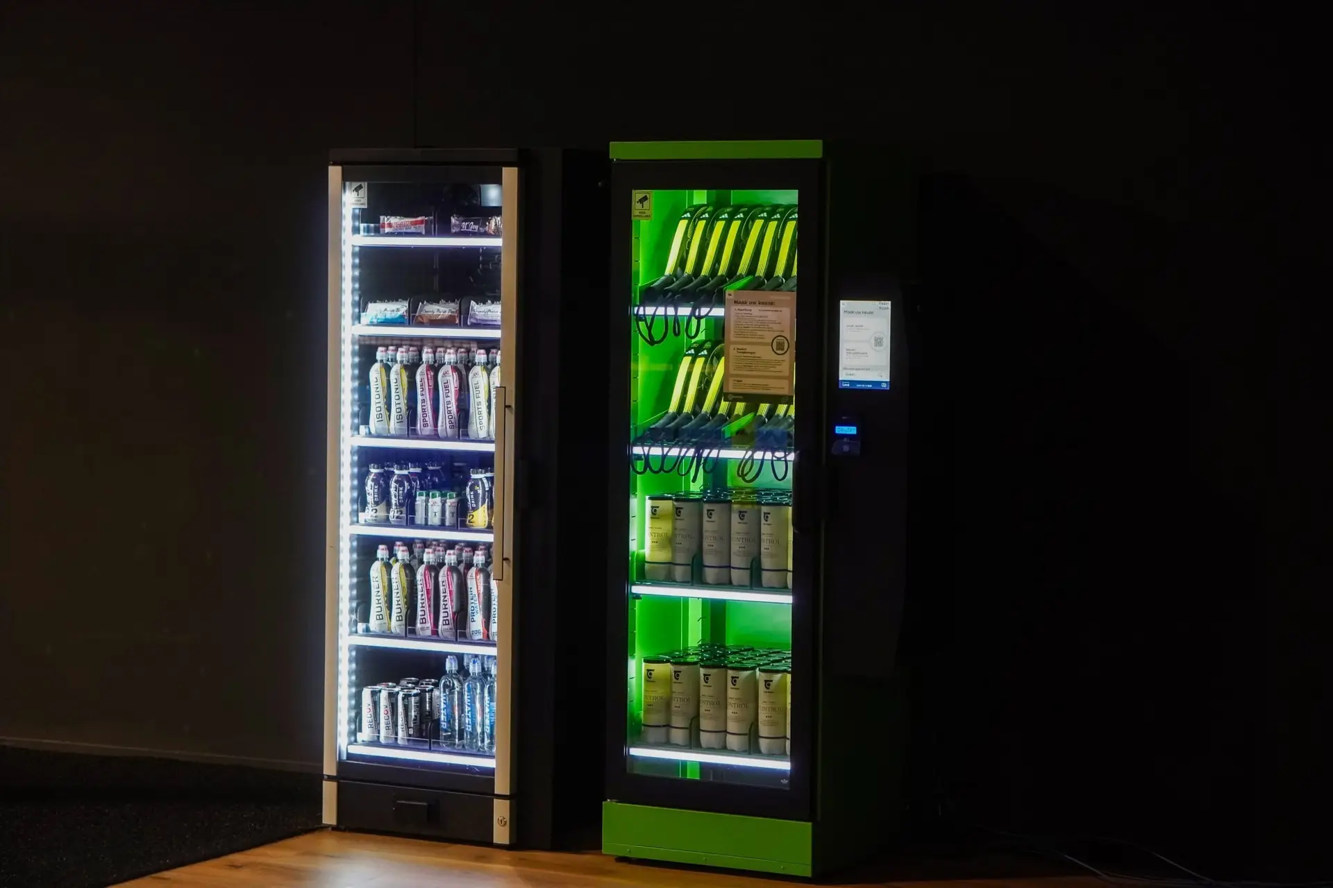 Combination kiosk filled with XXL Nutrition
