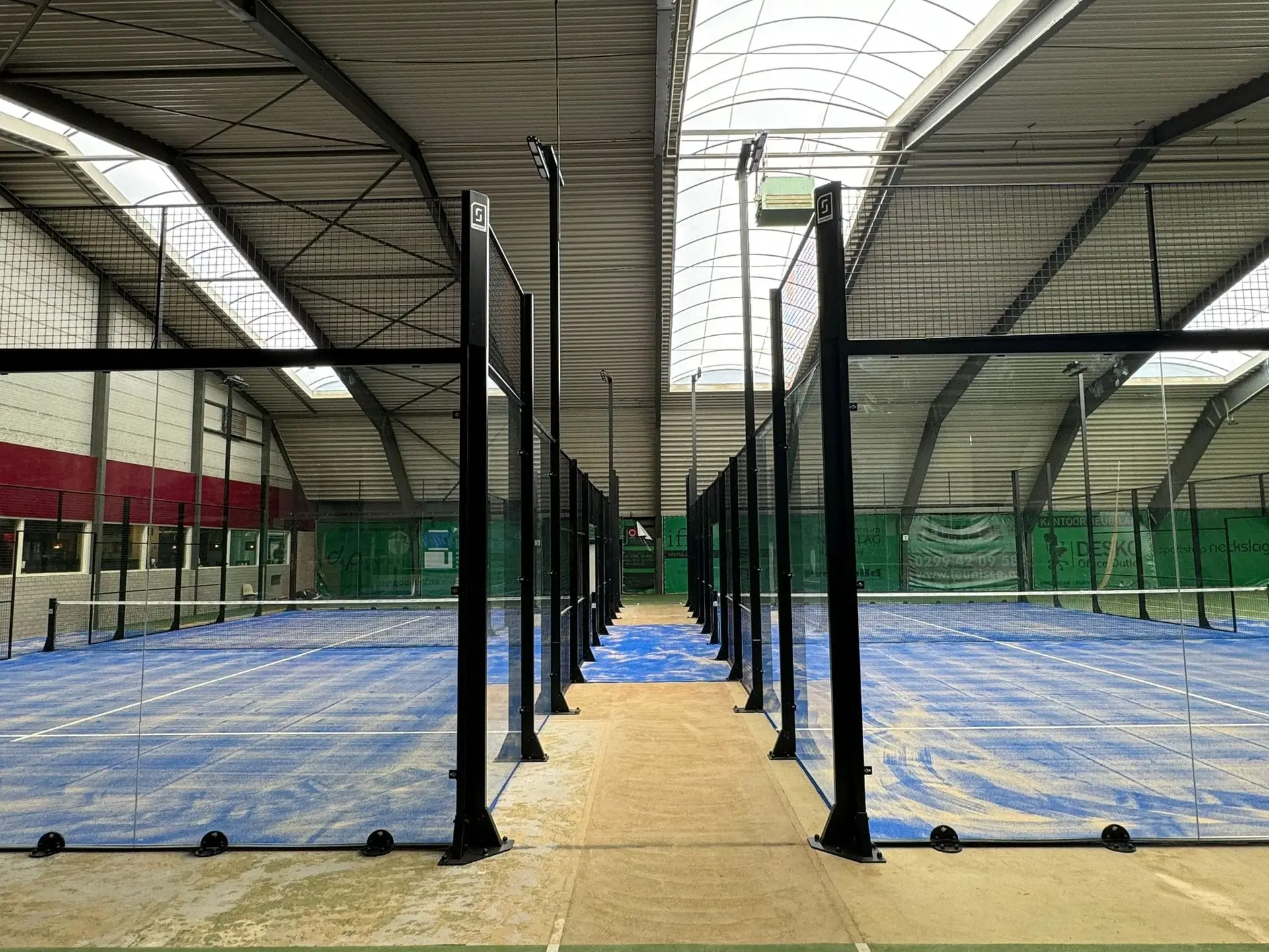 2 indoor padelbanen van TV Neckslag in Wijdewormer