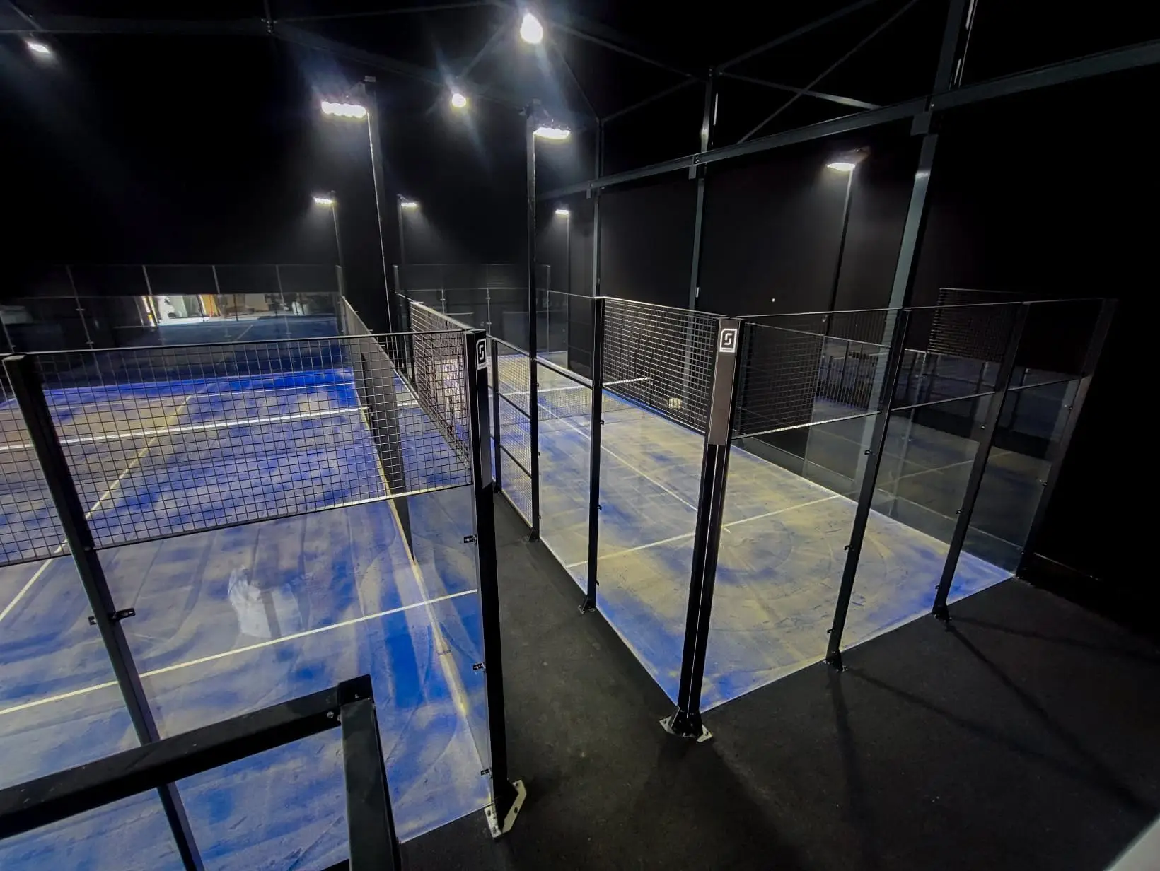 2 indoor padelbanen van Loods in Dedemsvaart in Dedemsvaart