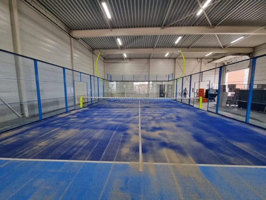 1 indoor padelbanen van Loods in Genemuiden in Genemuiden
