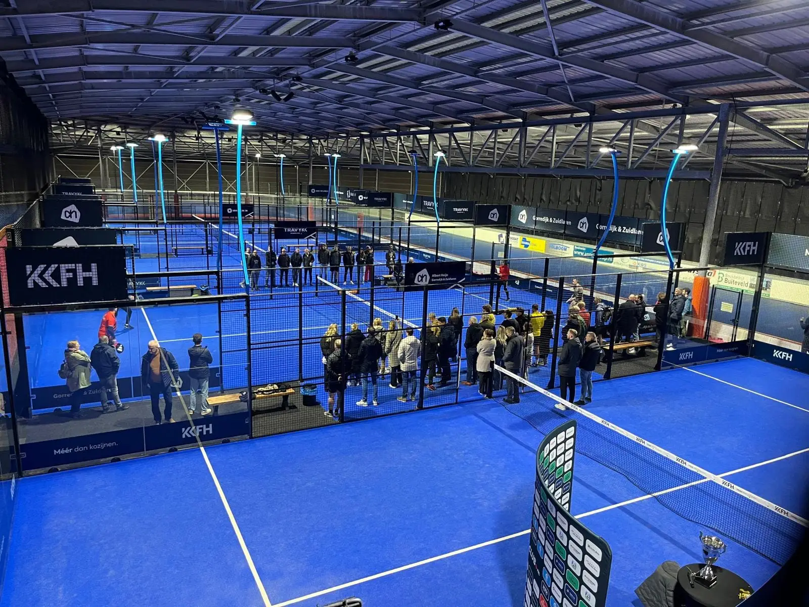 5 overdekt padelbanen van Padelclub.frl in Heerenveen