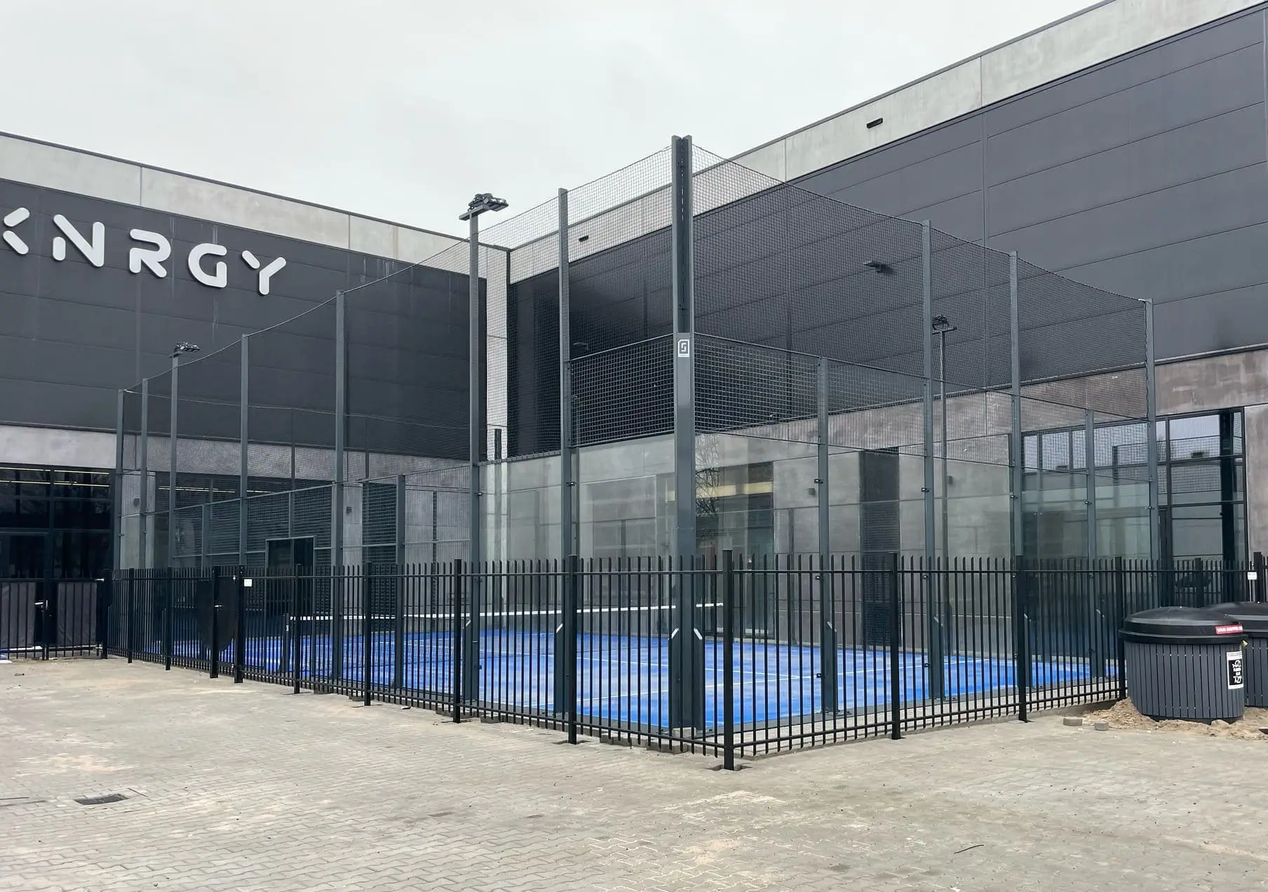 Outdoor padelbaan 13 Outdoor padelbaan met panoramaconstructie