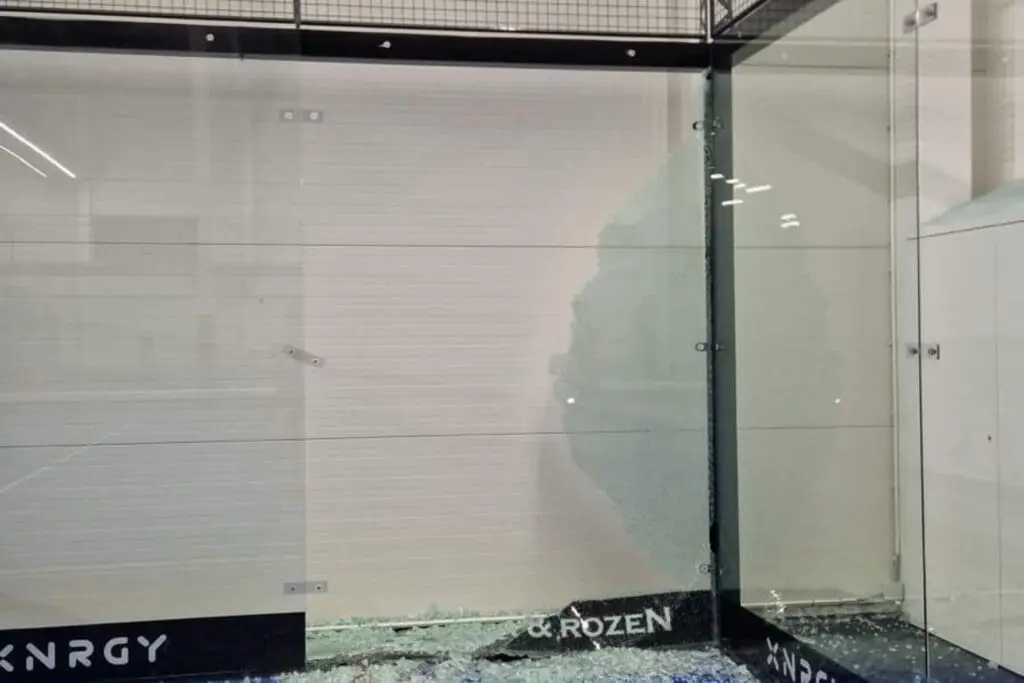 Wat kan er misgaan bij een padelbaan - en waarom kwaliteit écht telt 1 Wat kan er misgaan bij een padelbaan