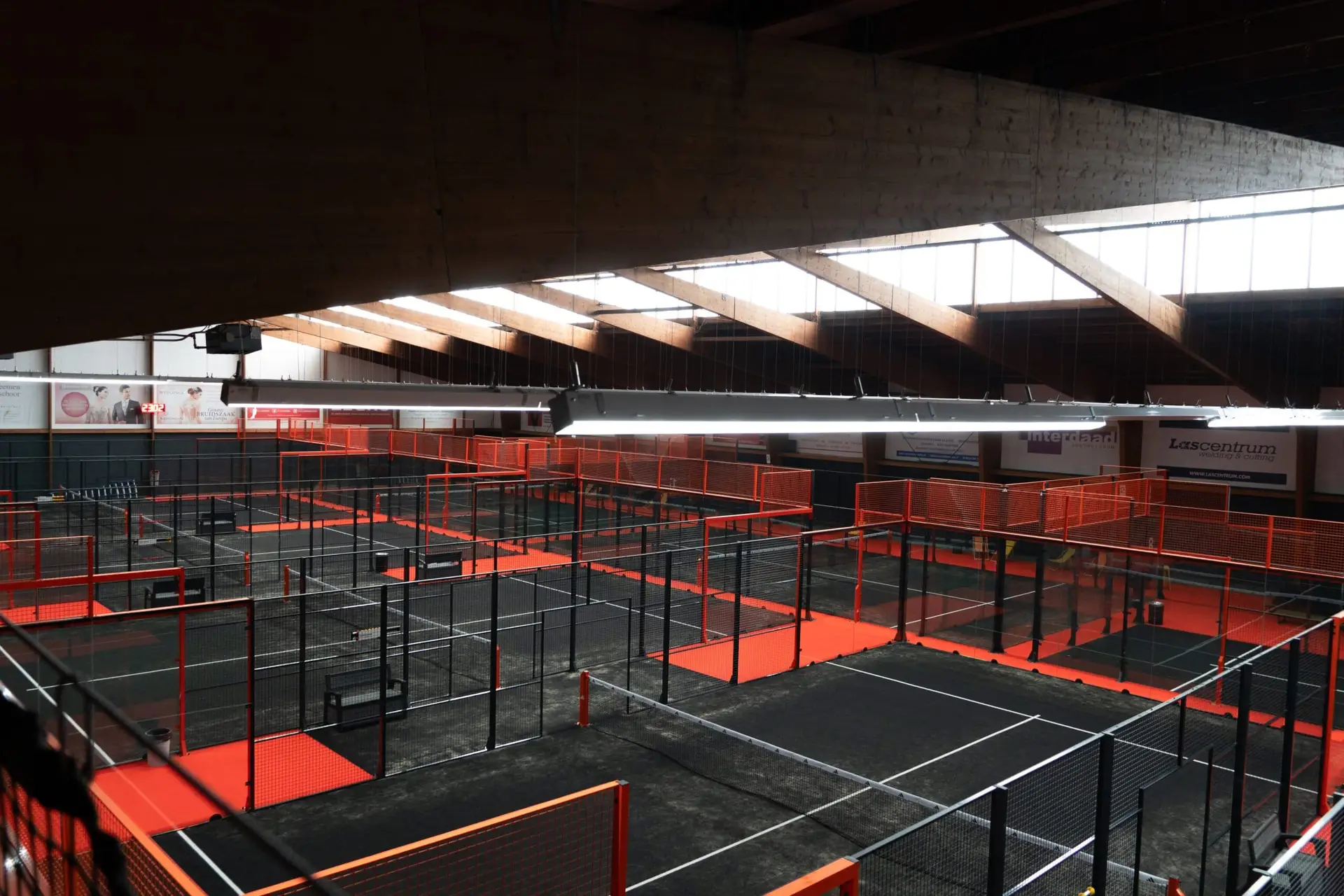 8 indoor padelbanen van Padelclub Ridderkerk fase 2 in Ridderkerk