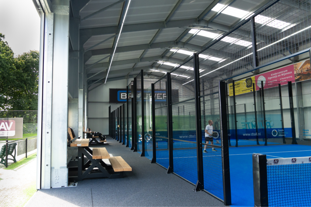 Padeloverkappingen samen met Donselaar 1 Flexhal samen met Donselaar