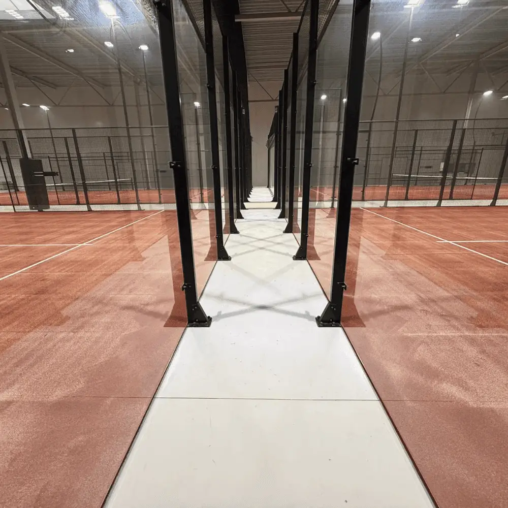 5 indoor padelbanen van Club de Padel 050 in Groningen