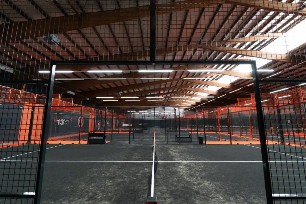 Padelbaan in kleur