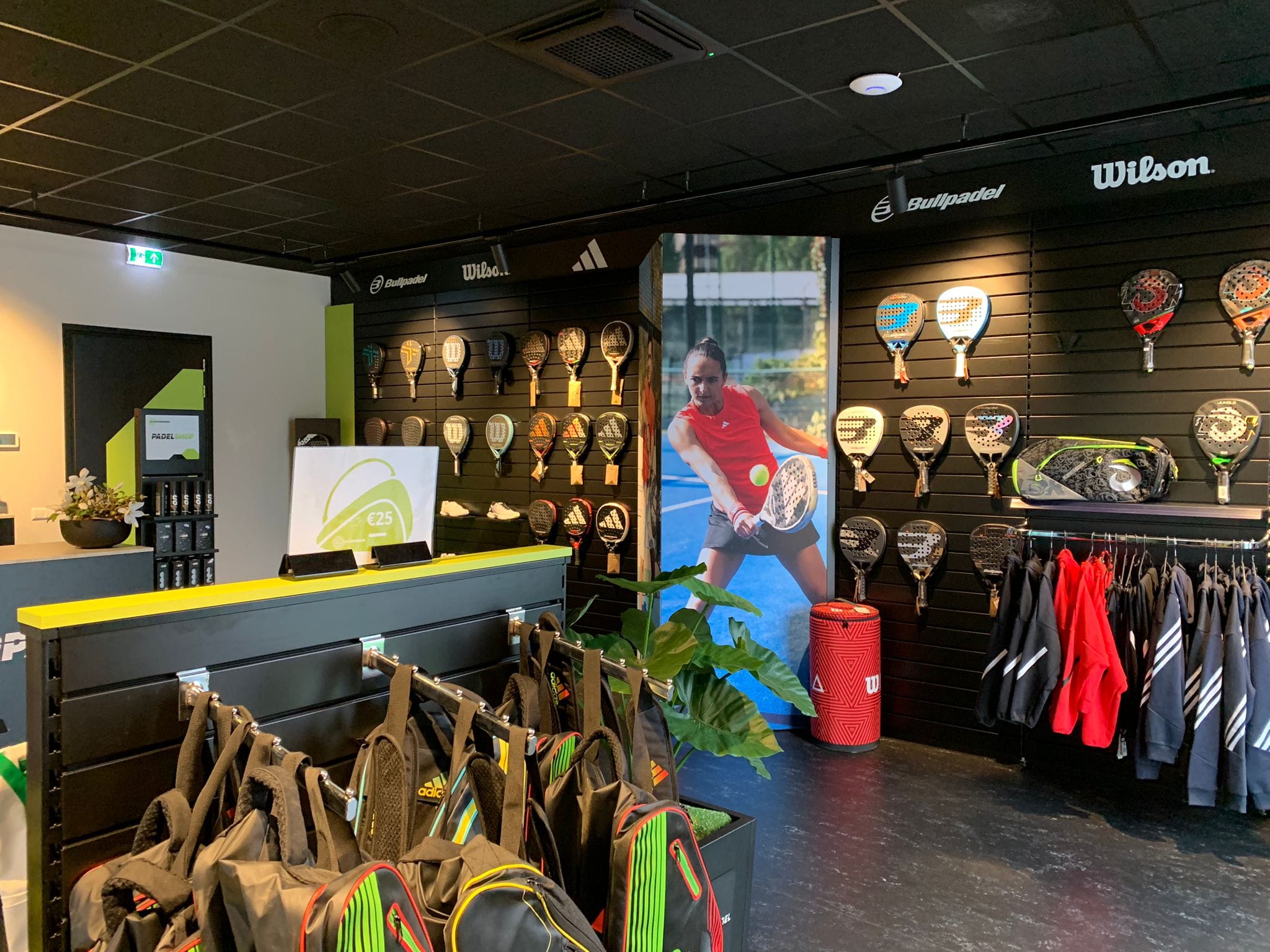 Tienda de pádel Lelystad 1 Imagen de WhatsApp 2026 03 13 a las 15.50.15 2