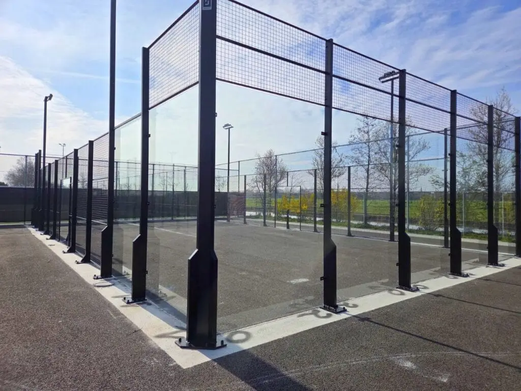 2 outdoor padelbanen van Tennisbouw: Sassenheim in Sassenheim