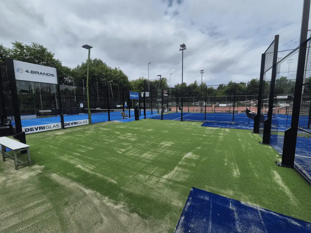 Padelbanen aangelegd door Allesvoorpadel