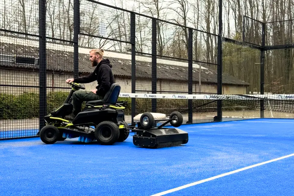 2026 Onderhoud van een padelbaan in de zomer
